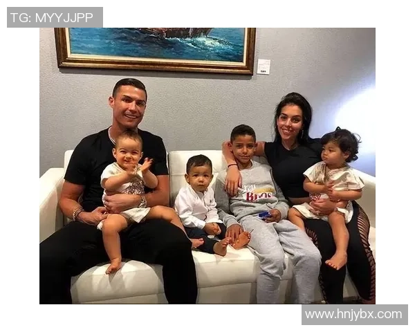 足球明星的爱情故事揭晓 谁是他背后支持的那位神秘女友