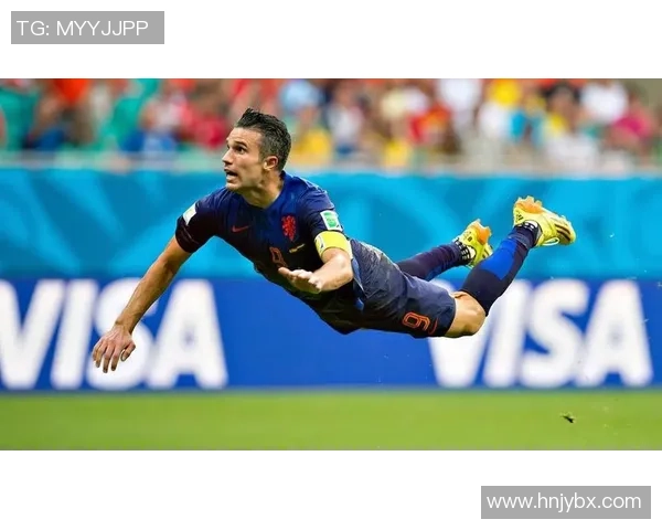 这位球星家里竟然拥有私人足球场，豪华程度让人惊叹